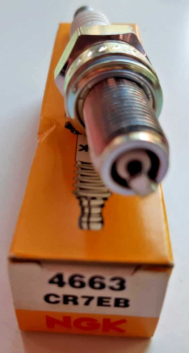 1 x GENUINE NGK CR7EB SPARK PLUG - PEUGEOT SPEEDFIGHT 3  50cc 2009-2018