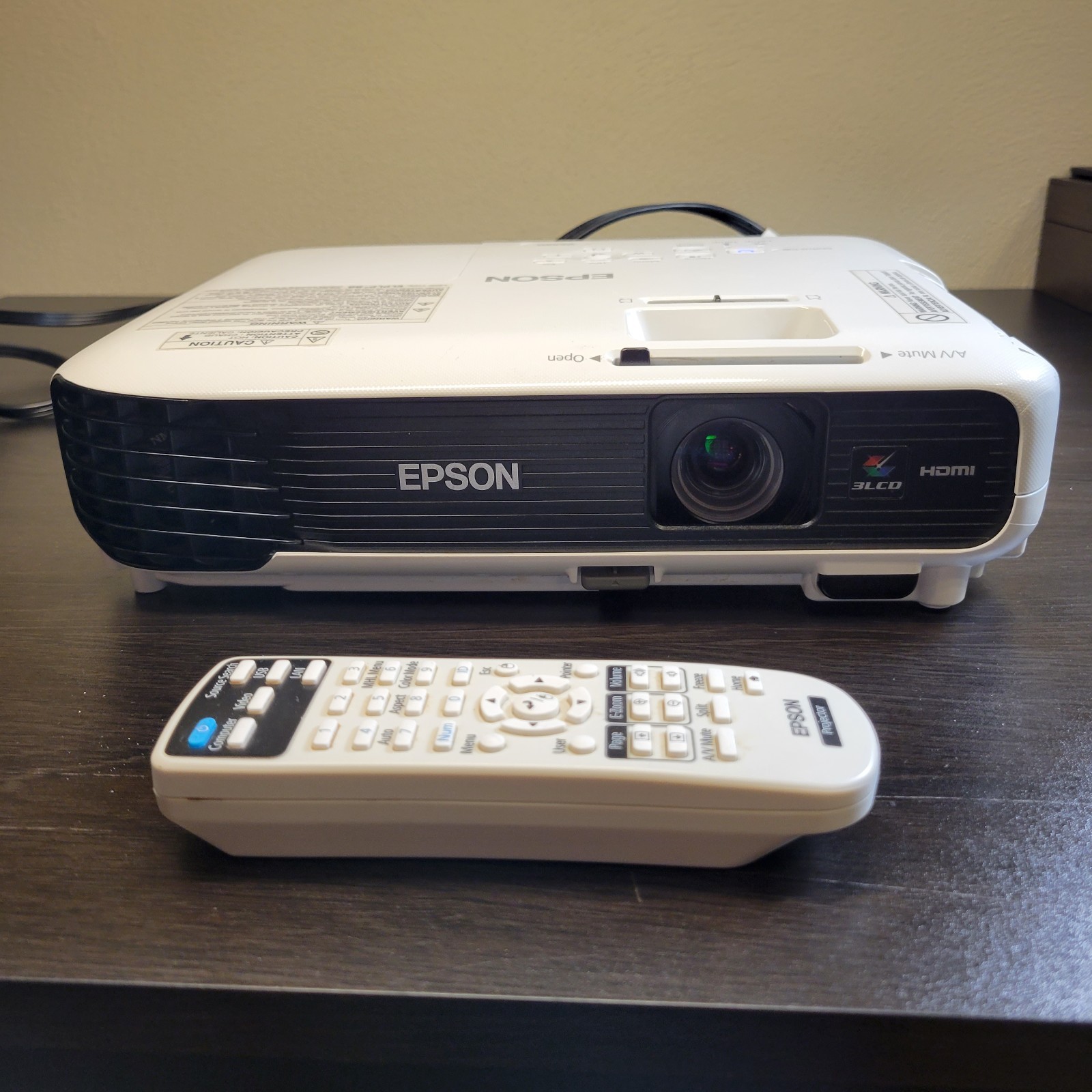 Epson VS240, HDMI Projector, 3000 Lumens 800x600 15000:1, Lamp Hours: 3442