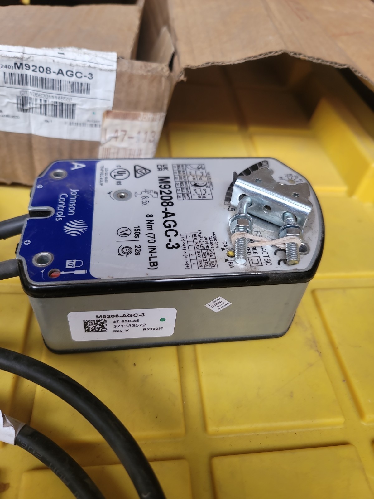 JOHNSON CONTROLS M9208-AGC-3 Direct Mount Electric Spring Return ACTUATOR NEW!