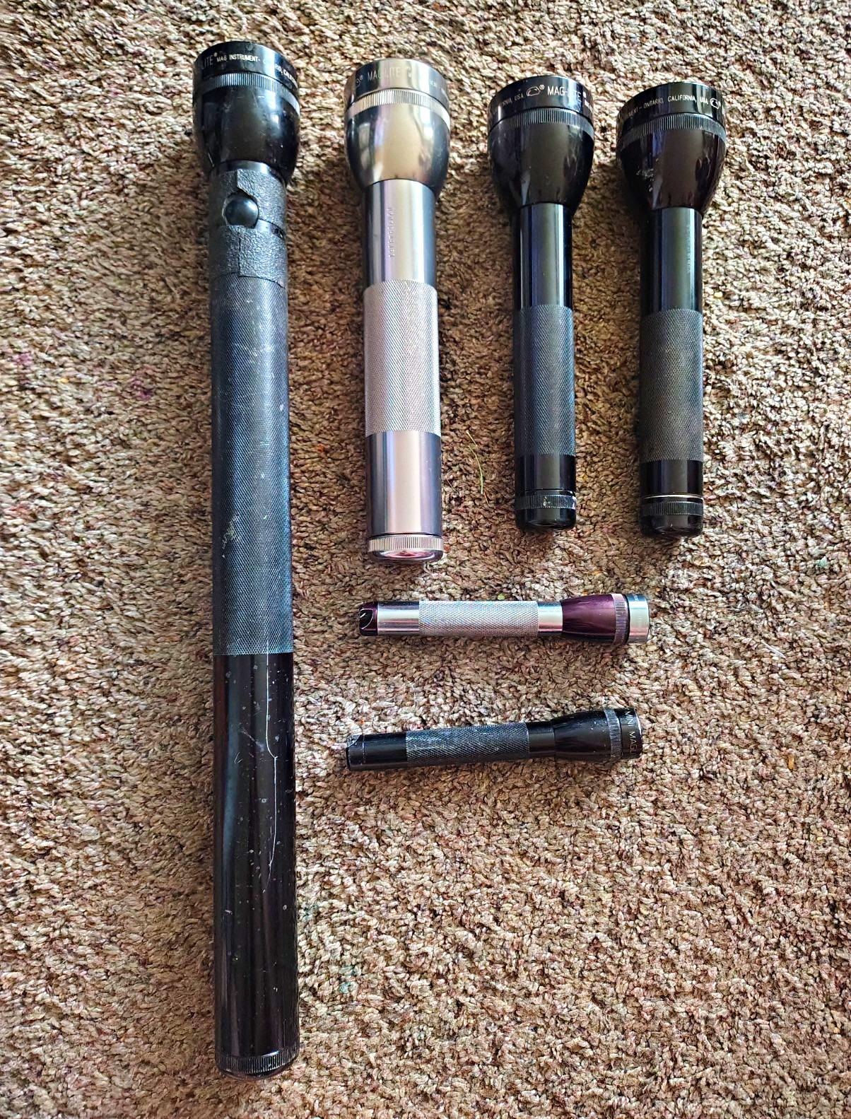 Mag-Lite Lot of 6 Handheld Flashlights Black/Silver 3V Battery Cordless