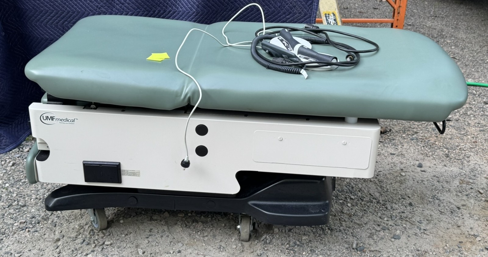 UMF Medical 4040 Full Power Exam Table