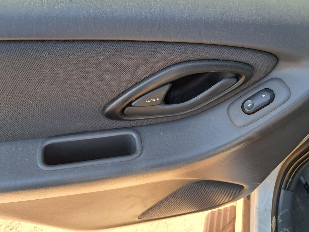 ESCAPE 2004 Glove Box 5024707