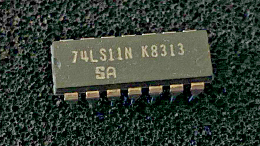 Signetics 74LS11N  3-ch, 3-input bipolar AND gate Integrated Circuit
