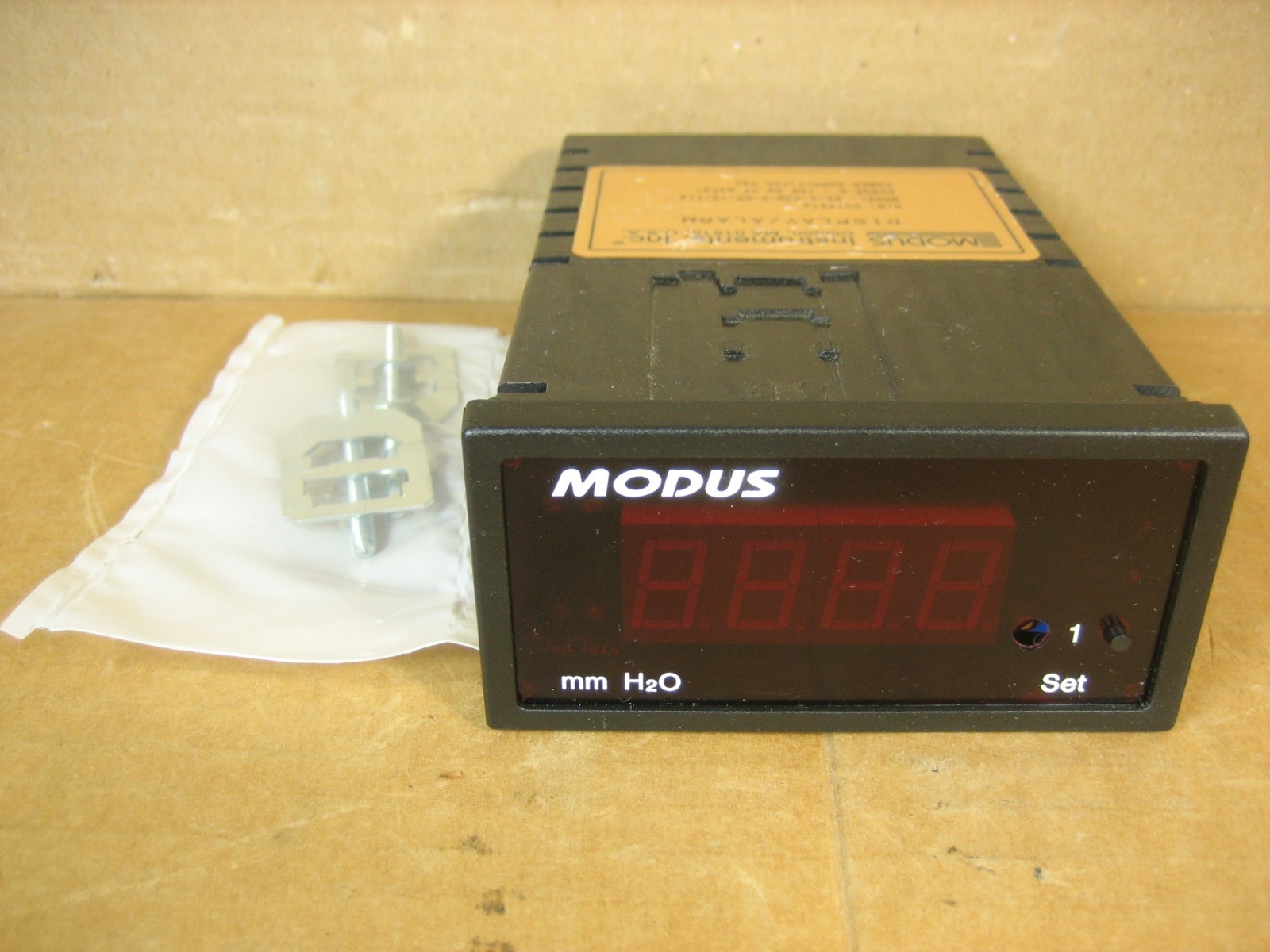 Modus Instruments DA-4-08M-0-RR-15-114 Display Alarm Meter 100Vac