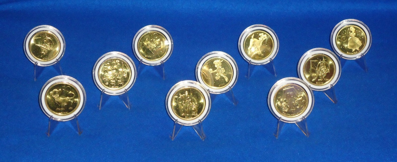 BRAND NEW 50TH ANNIVERSARY WALT DISNEY WORLD TOKEN COLLECTOR COIN CASE & STAND