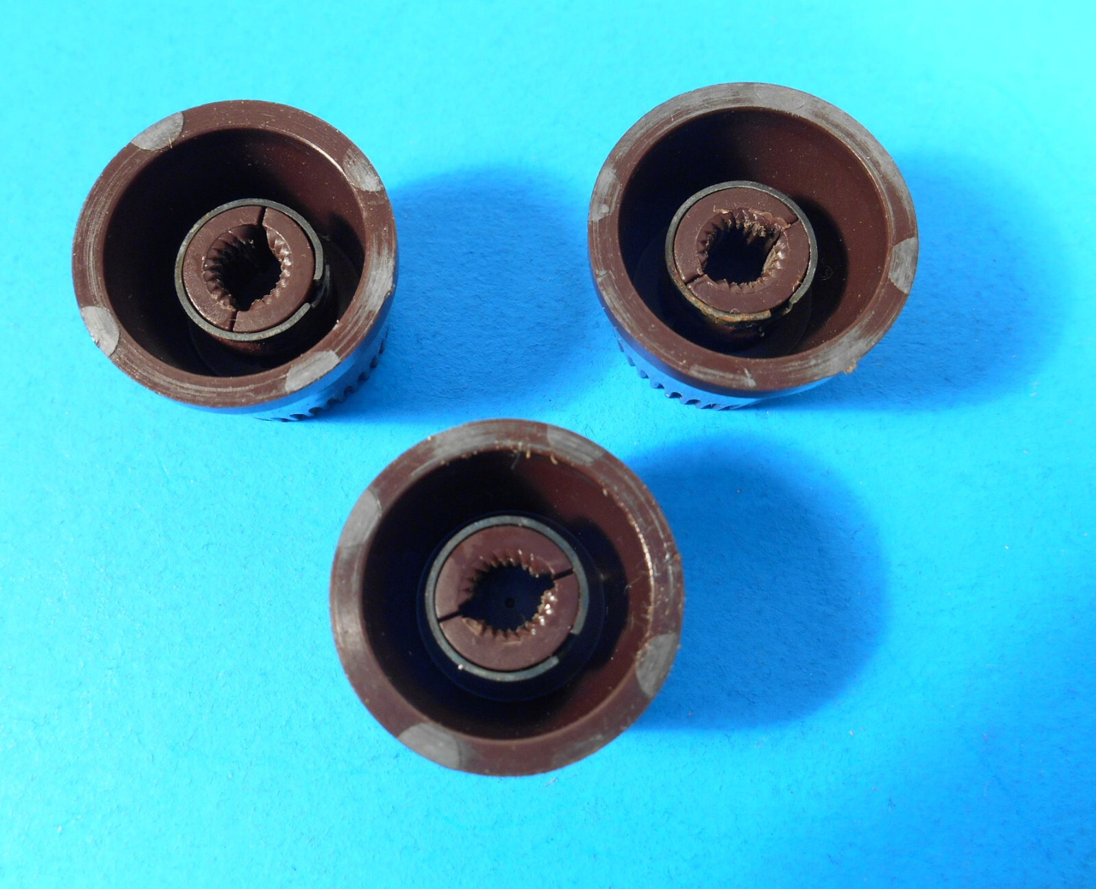 Lot of 3 Vintage 1950s Ribbed Radio Pointer Knobs Chrome Centers