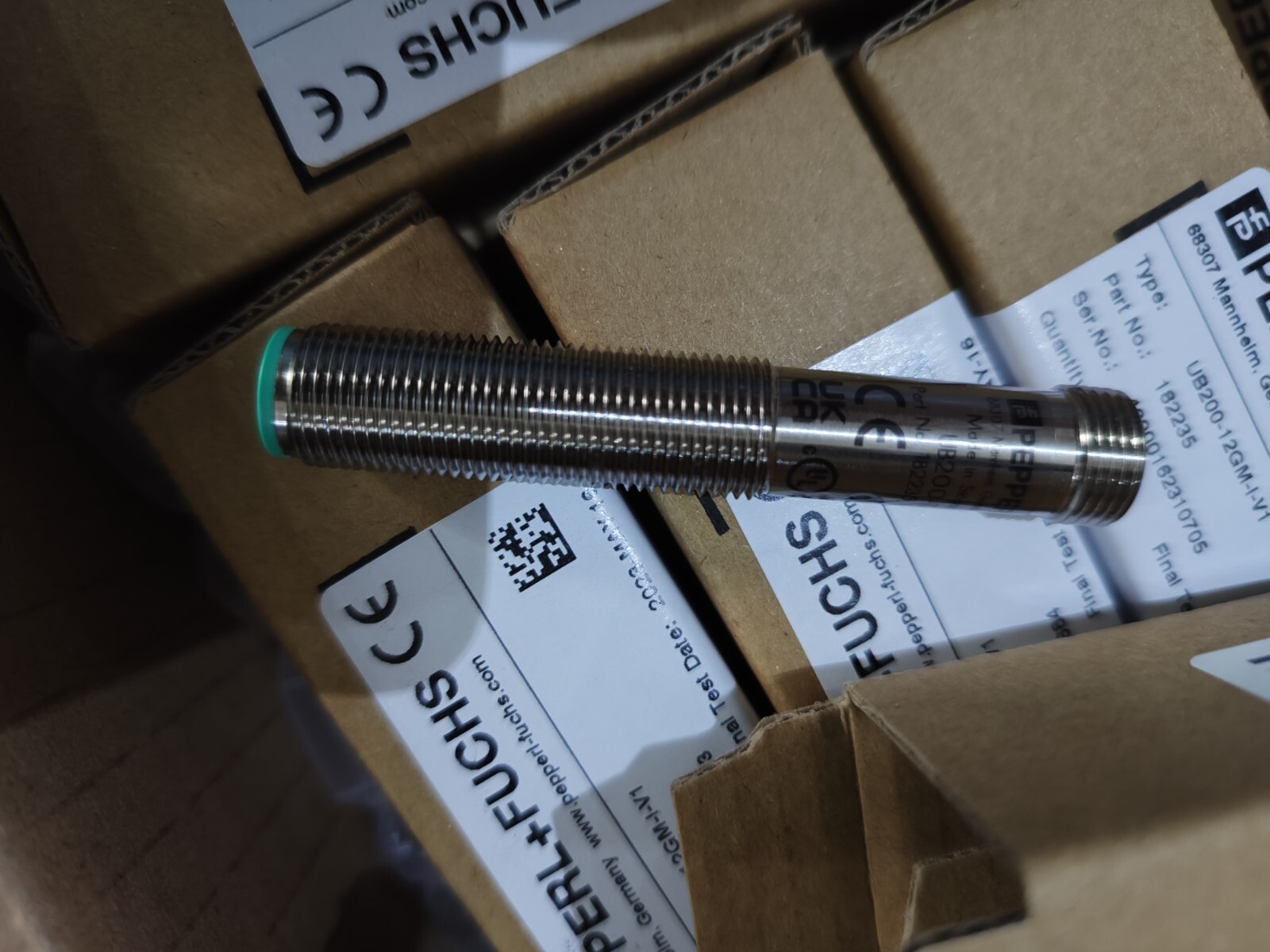 Pepperl-Fuchs UB200-12GM-I-V1  IN  NEW  BOX  ALL NEW
