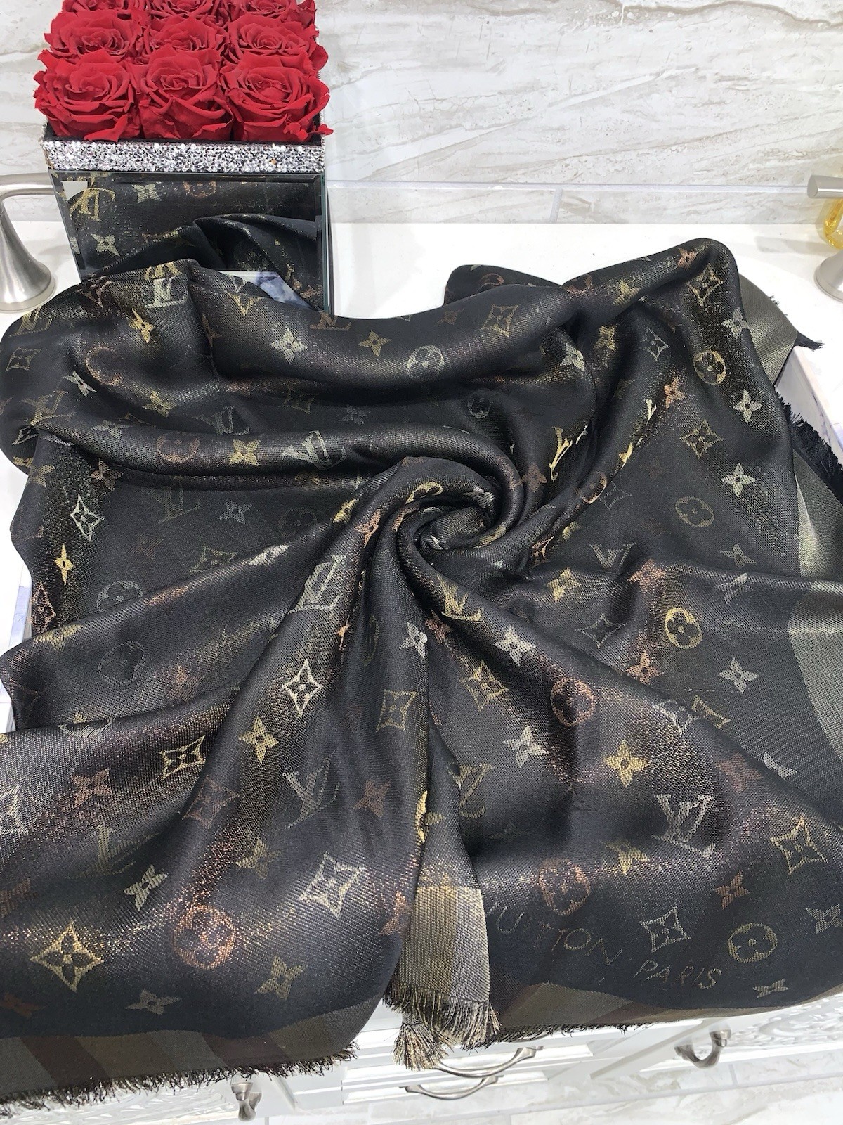 Authentic Louis Vuitton Brown So Shine Monogram Shawl/Wrap M71548.