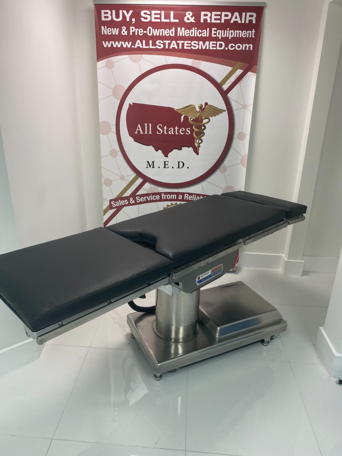 Skytron 6500 Operating table with Remote REFURBISHED
