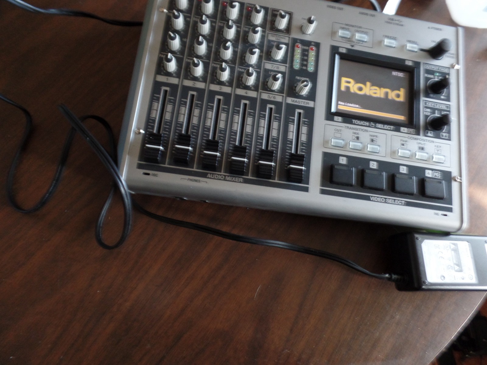 Roland VR-3  AV Video/Audio Mixer Switcher with Manual, adapter - POWER TESTED