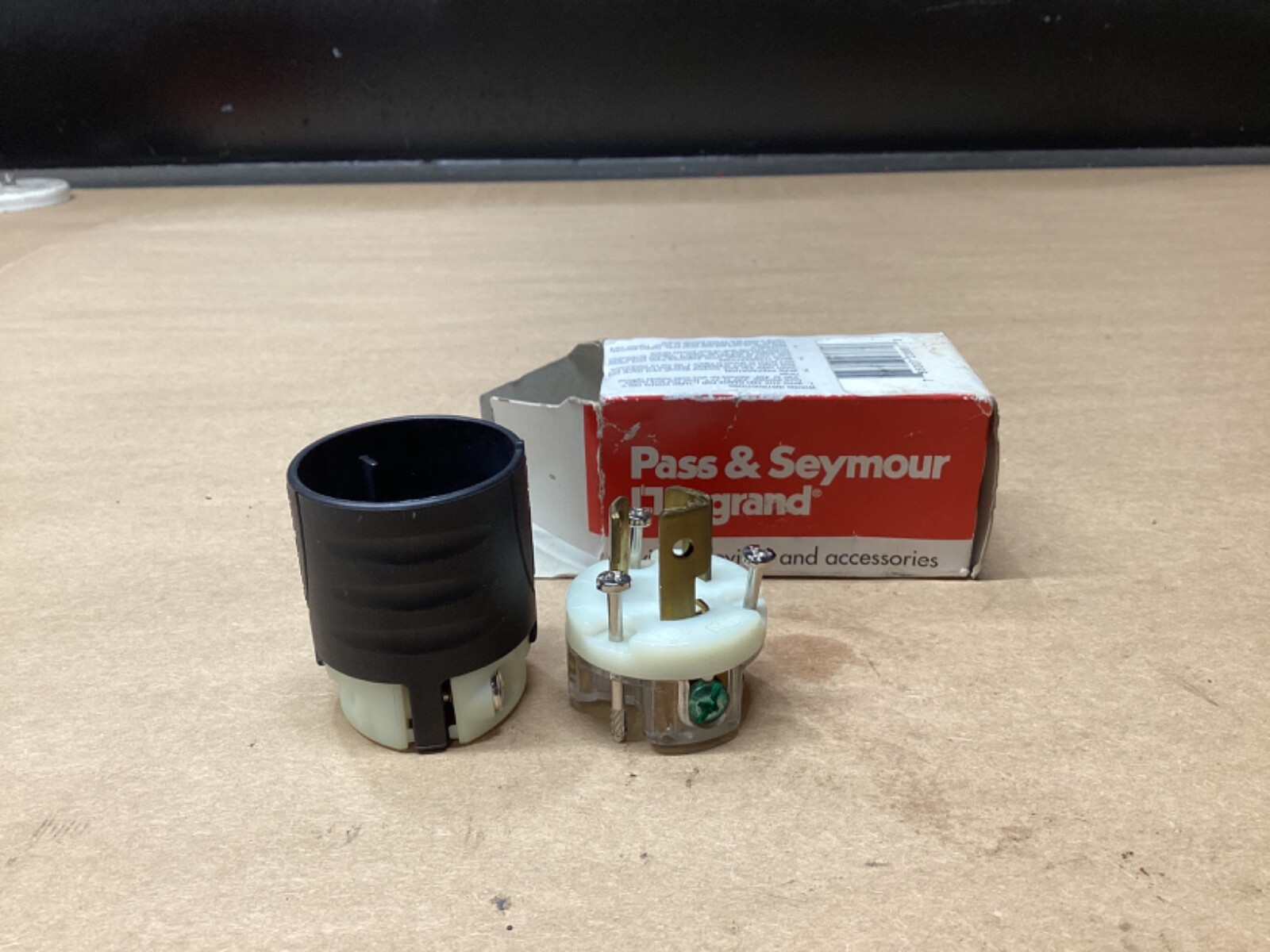 Pass & Seymore PSL715-P Turnlok Plug   #112L82