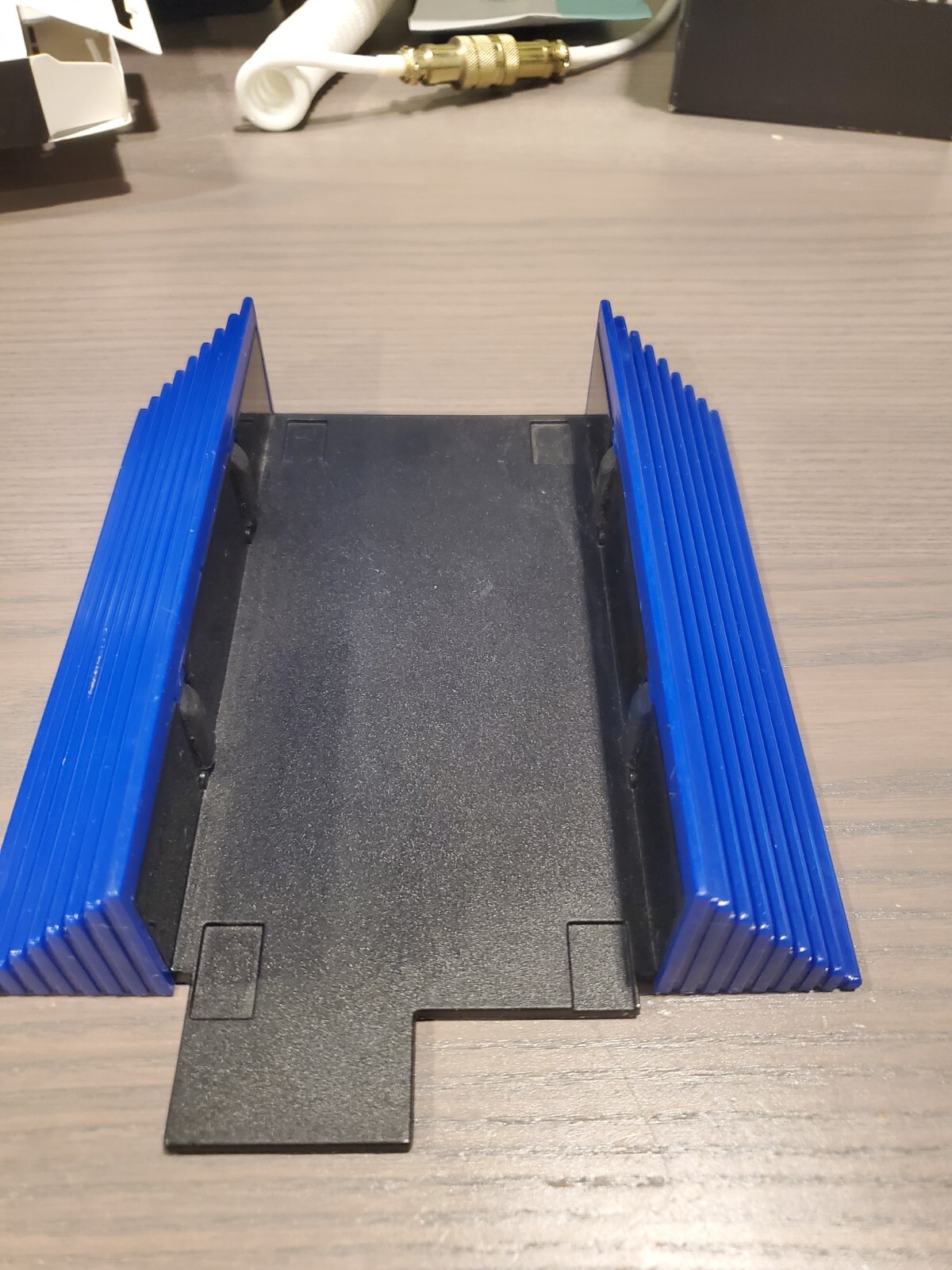 PlayStation 2 Blue Vertical Stand MAD CATZ
