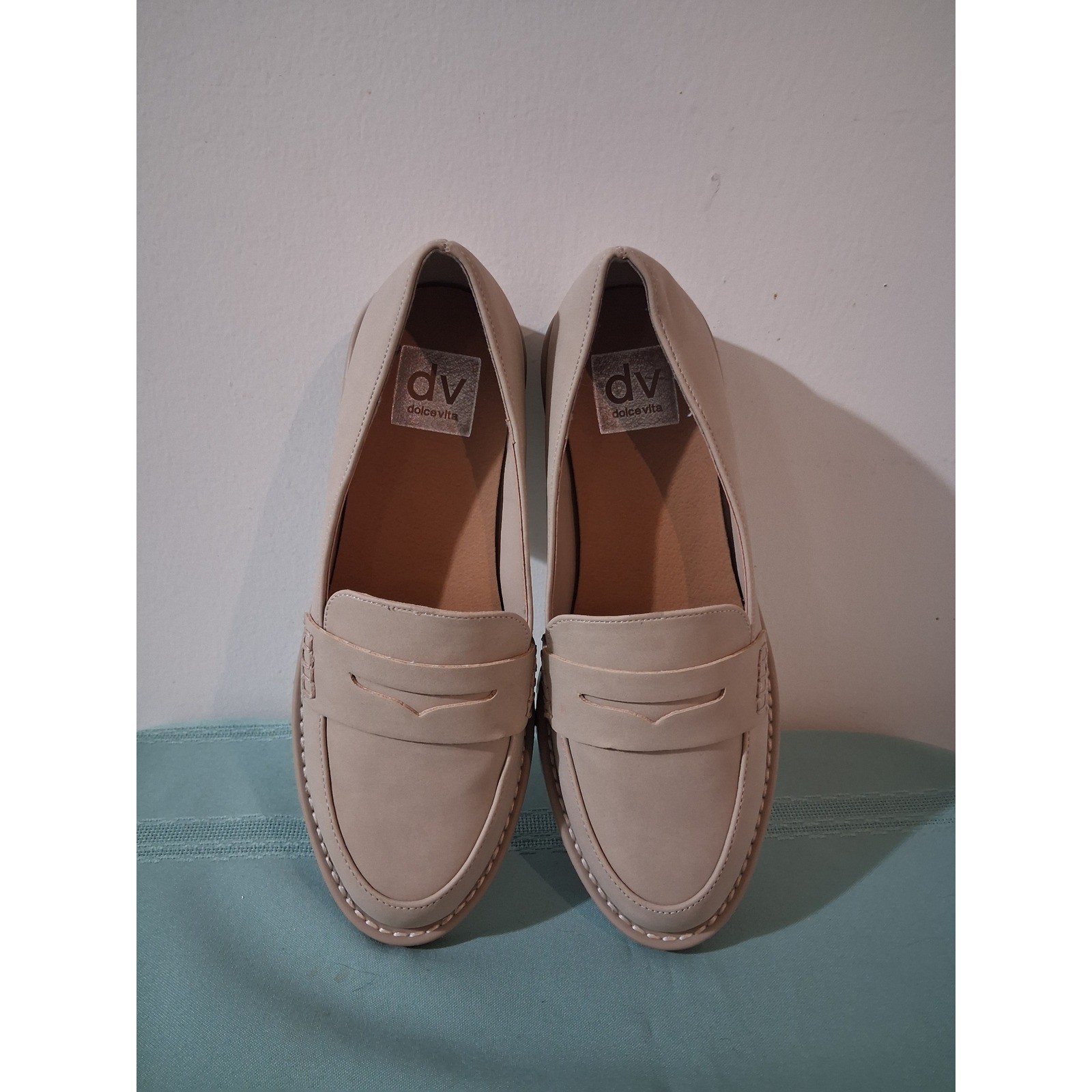DV Dolce Vita Crisp Beige Lug Sole Penny Loafers Womens 6 Slip On Shoes