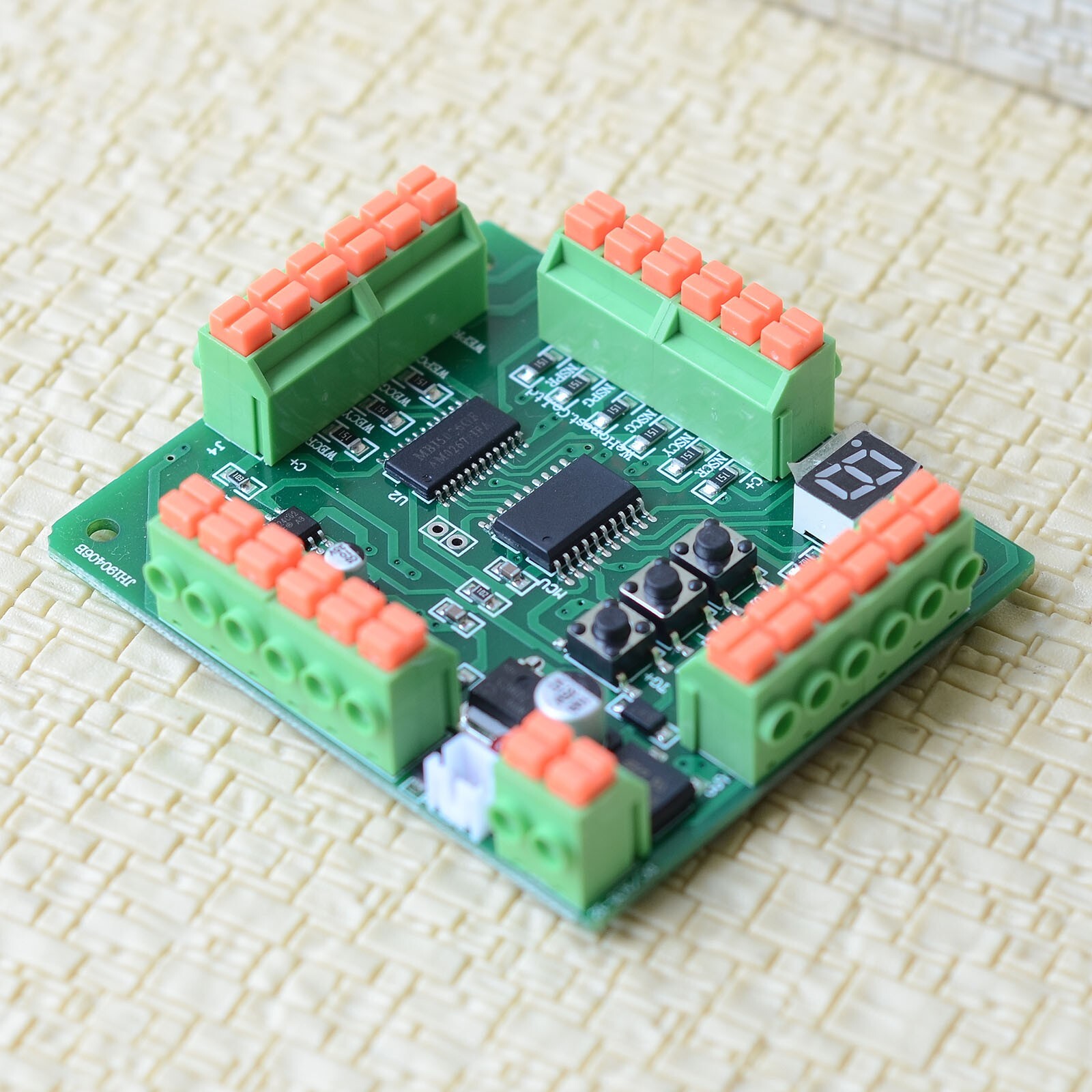 1 x model traffic light signals controller 4 ways synchronously plug and play