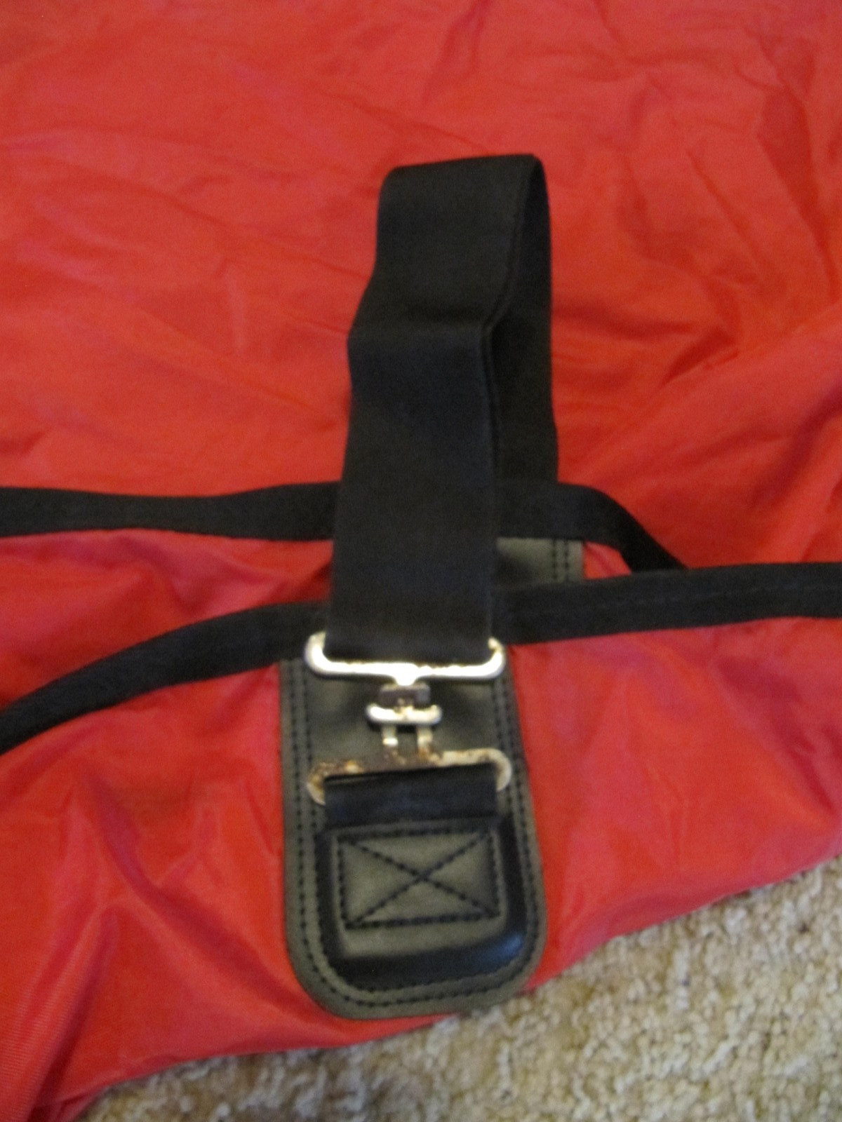 SILVER MESA HORSE BLANKET SHEET 420D NYLON RED SIZE 82 Closed Front