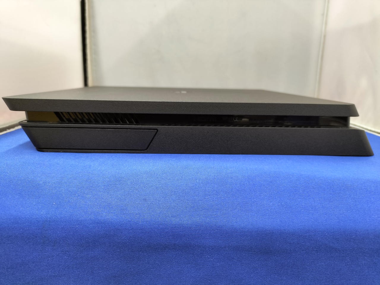 Sony PS4 CUH-2200A 1TB Black Console Standard Edition New