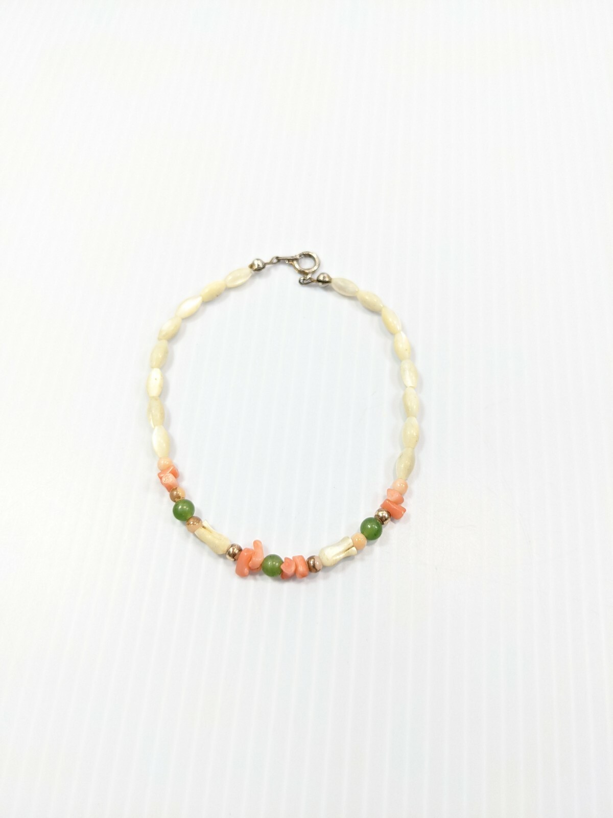 Vintage White Pink Green Pearlized Shell Dainty Bead Bracelet 7.5 Inches