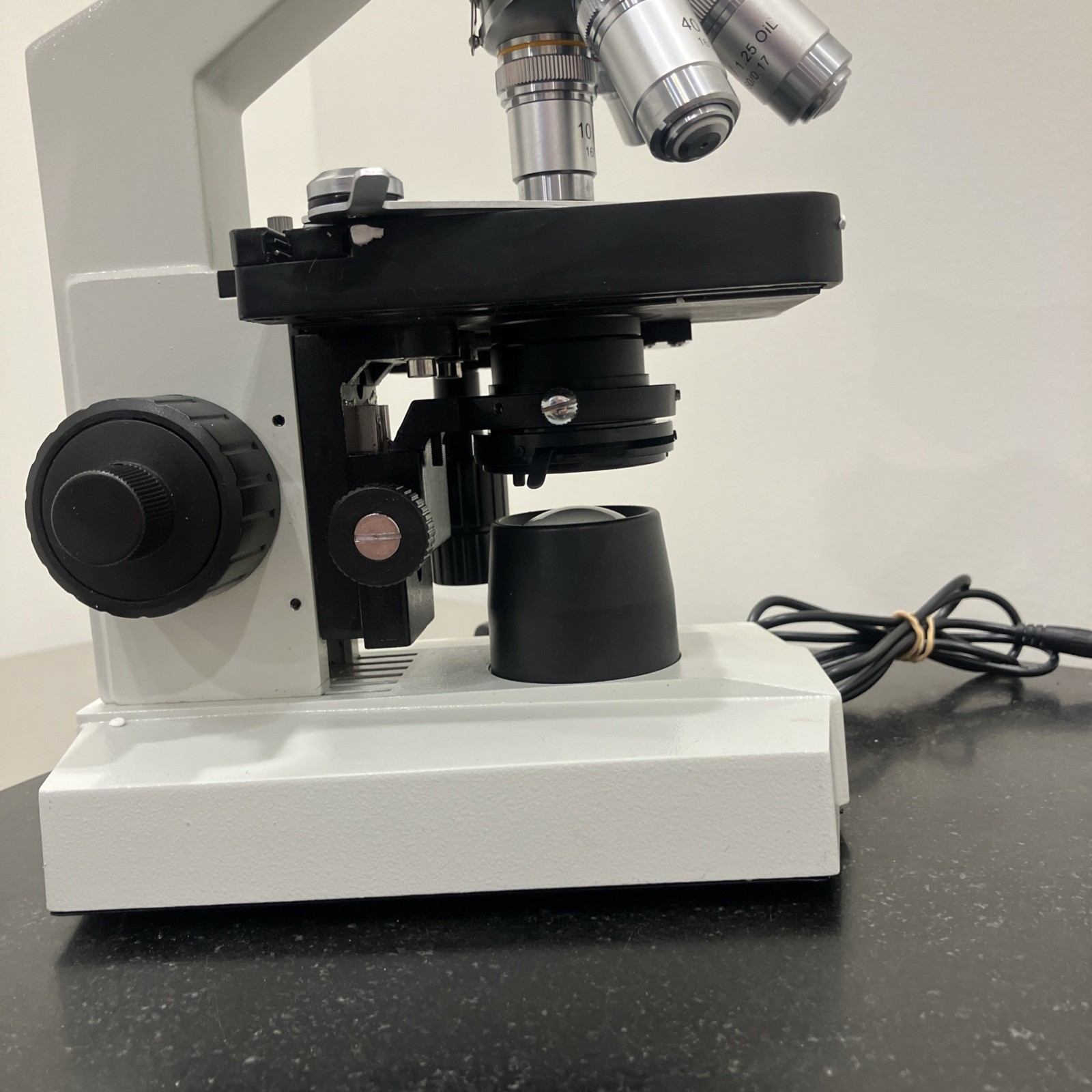 Omax M82E Compound Light Microscope w eyepieces and power cord