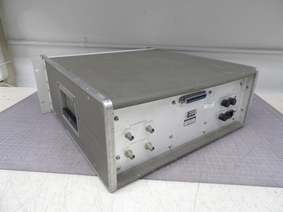 HP 8405A OPTION H16 VECTOR VOLTMETER M4000