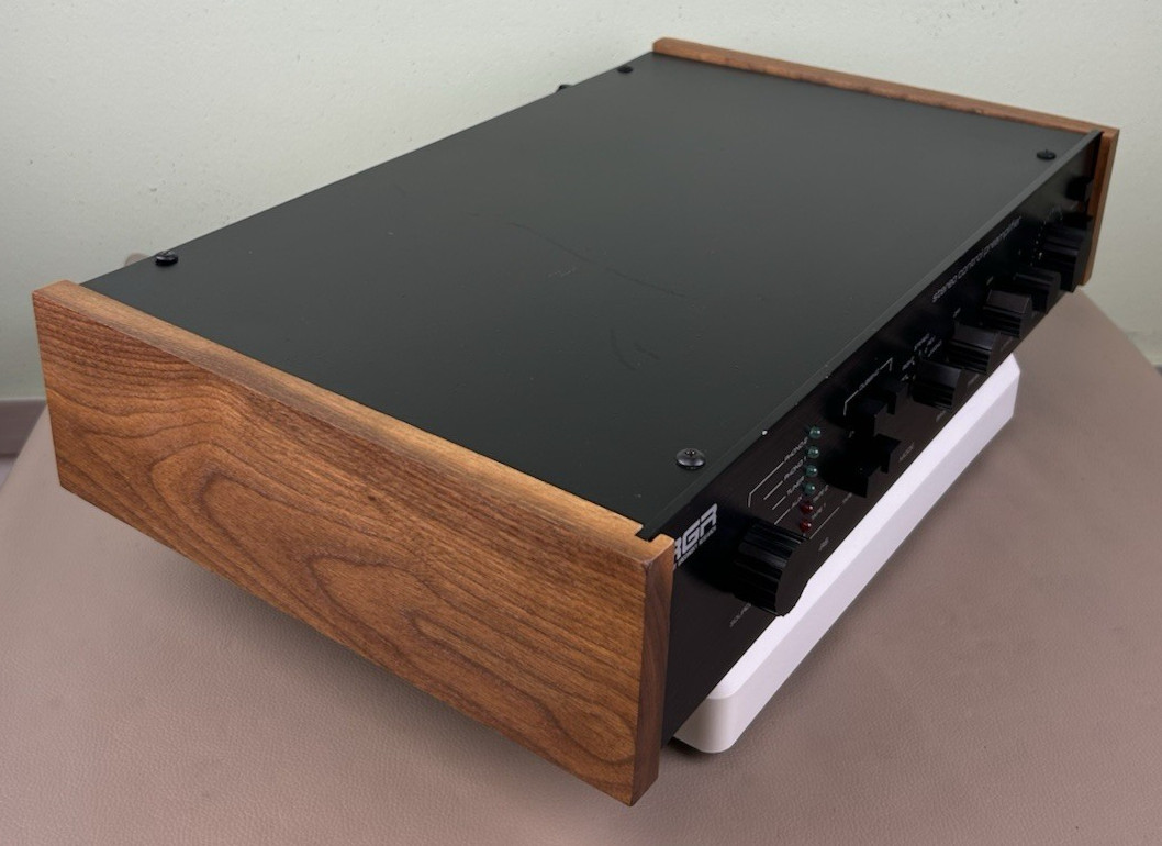 ROBERT GRODINSKY RESEARCH (RGR) MODEL FOUR STEREO PREAMPLIFIER COOL