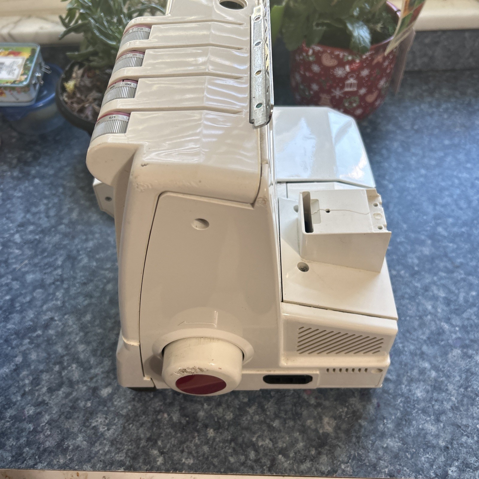 White Speedylock Model 7340 Serger 3/4 Thread Overlock Sewing Machine