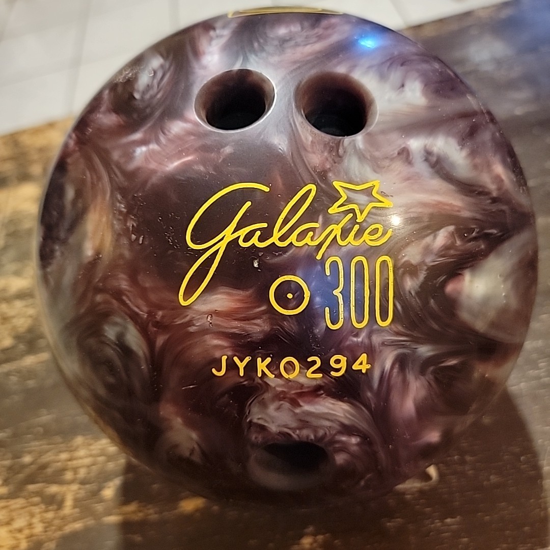 Vintage Galaxie 300 bowling ball 14 lbs JYK0294 Womens