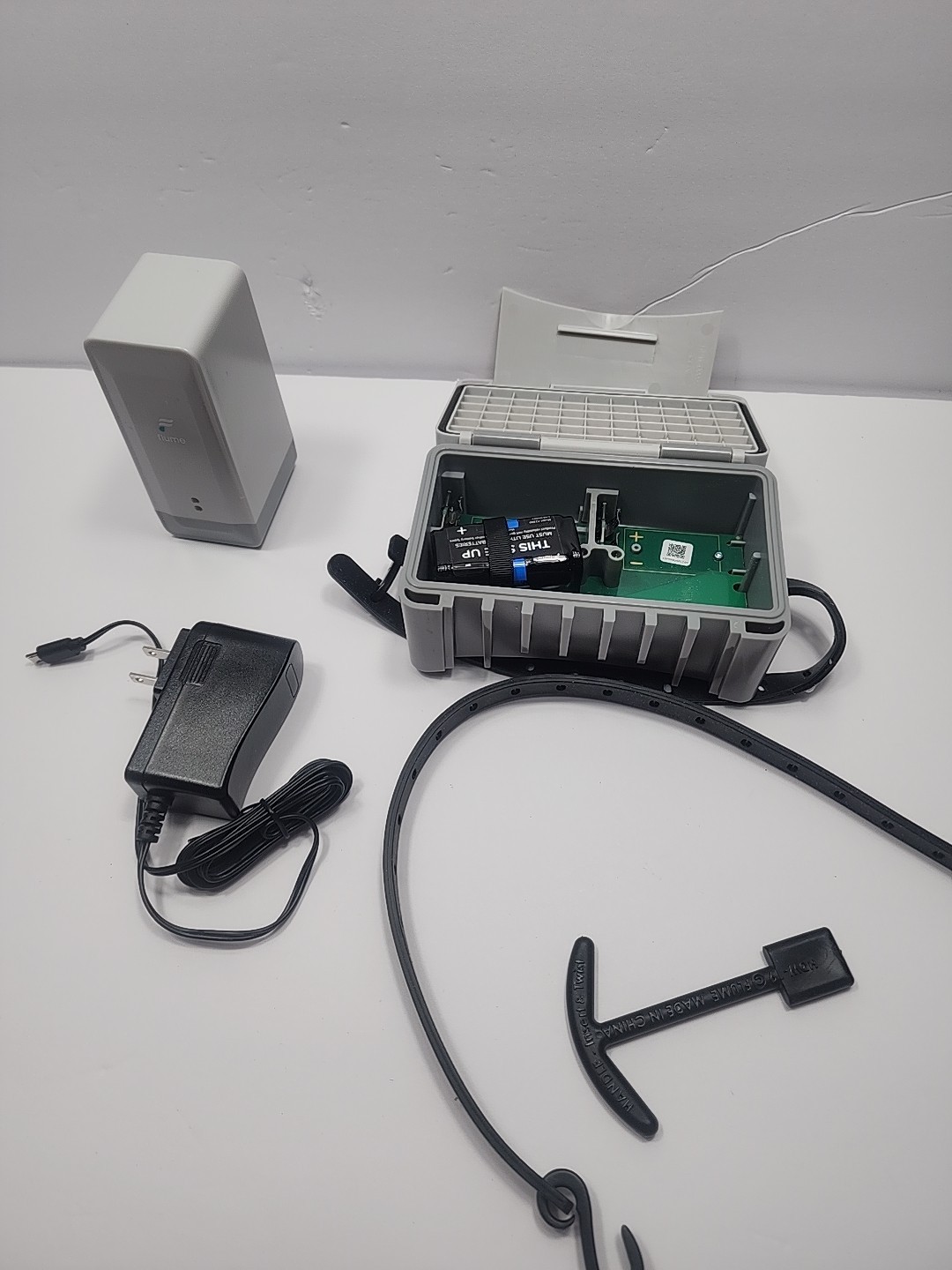 Flume Wireless Smart Home Water Monitor F2100 F2200 Leak Detector EUC