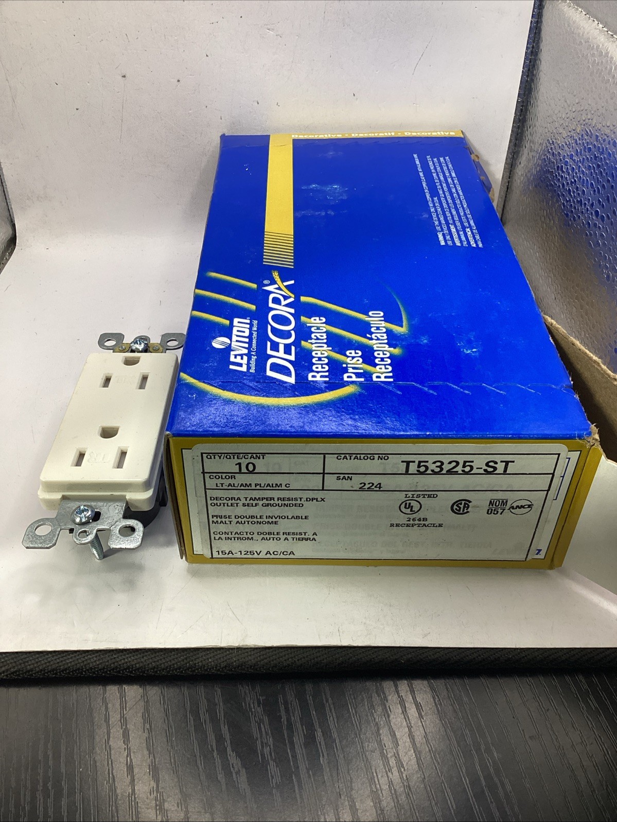 New    Leviton    T5325-ST    Box of 10