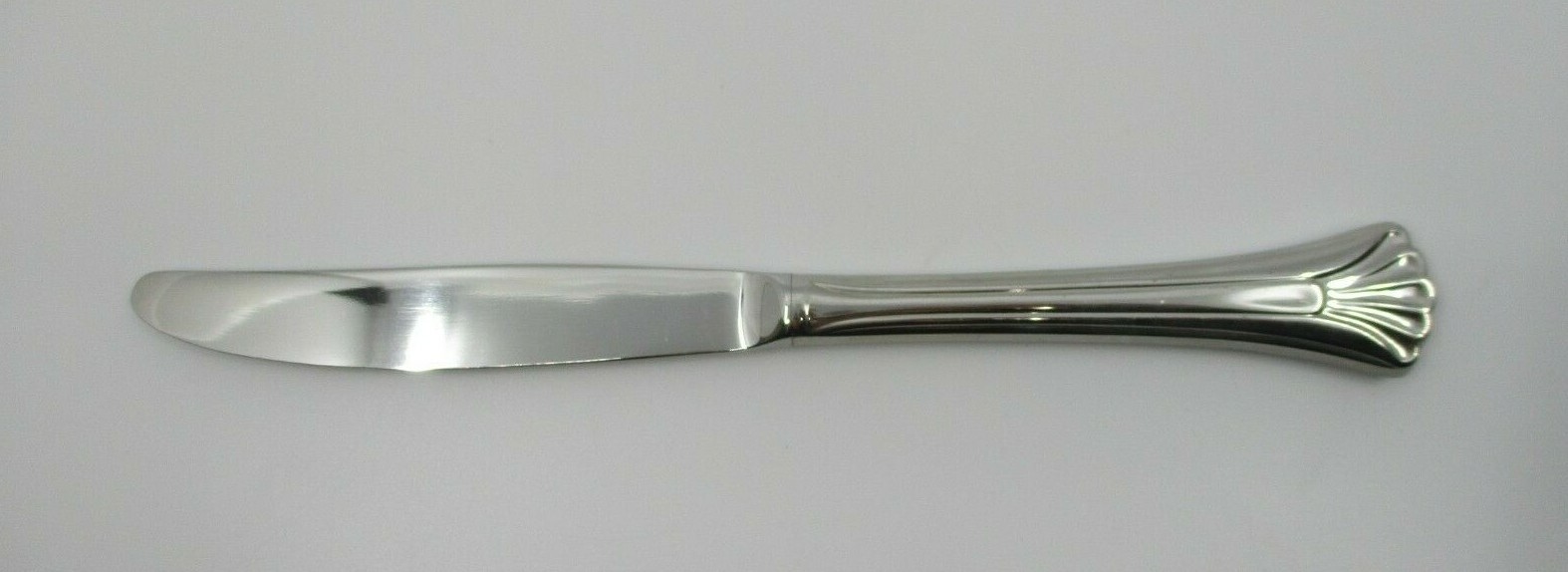 GORHAM STAINLESS FLUTED SHELL DINNER KNIFE - 8 7/8" - 6C