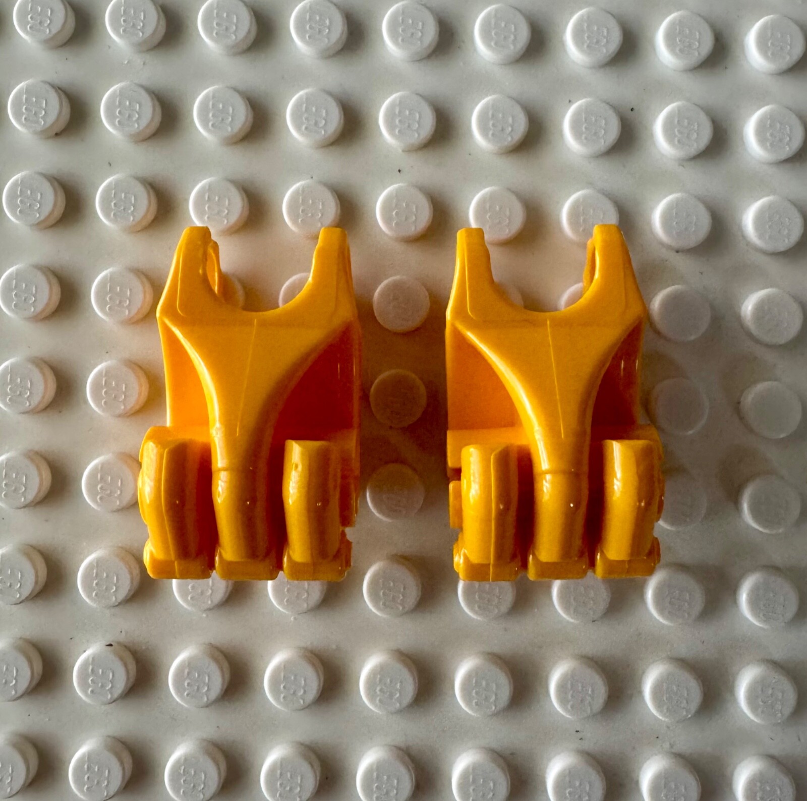 LEGO Bionicle Fist with Axle Hole 3 Fingers Pair - Pick Your Color