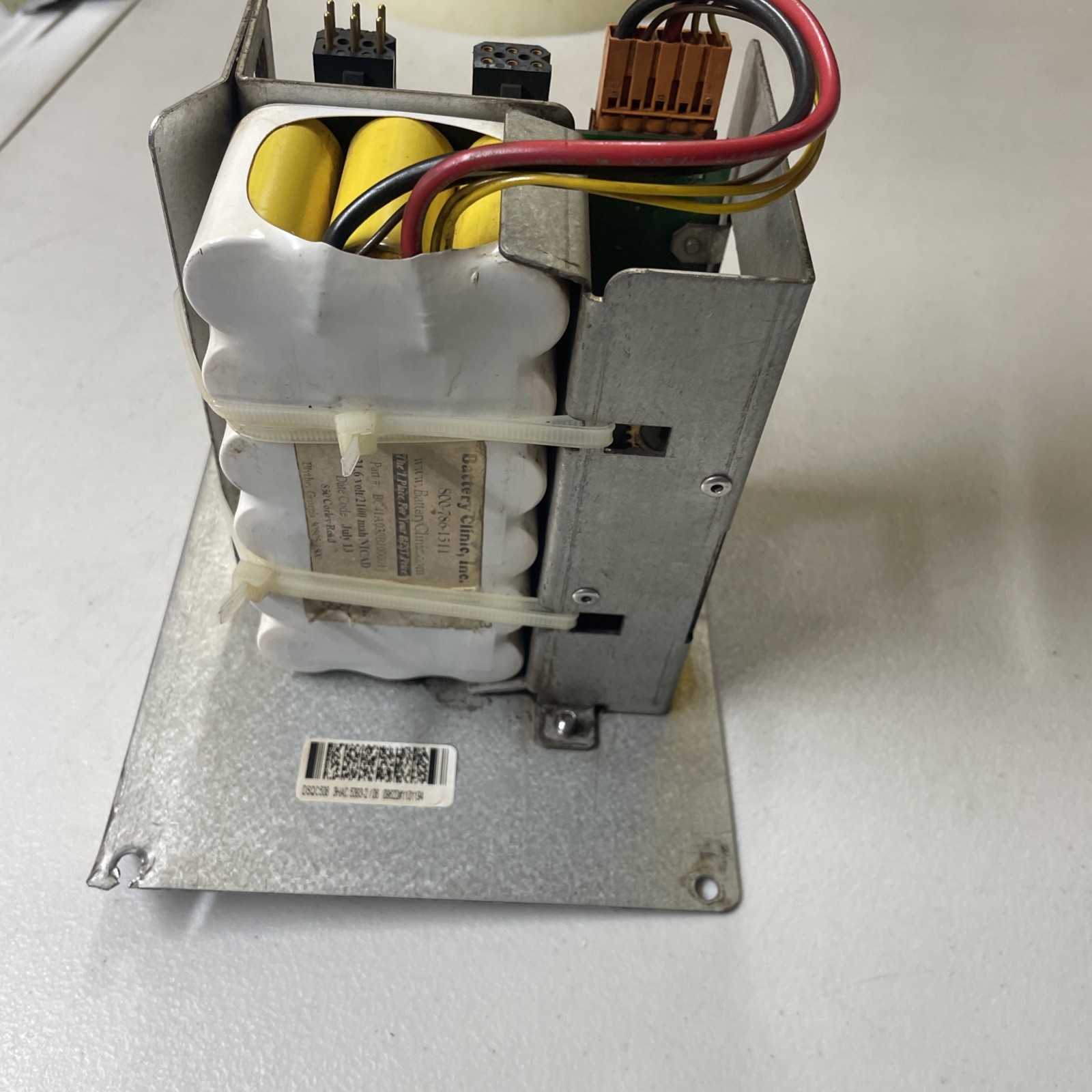 ABB 3HAC 5393-2 DSQC508 Robot Control Cabinet Battery Backup Unit Module