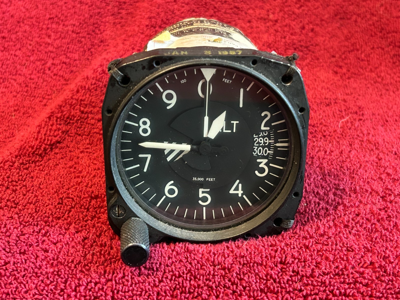 AEROSONIC PRESSURE ALTIMETER P/N 101735-01500 TO 35,000 FEET