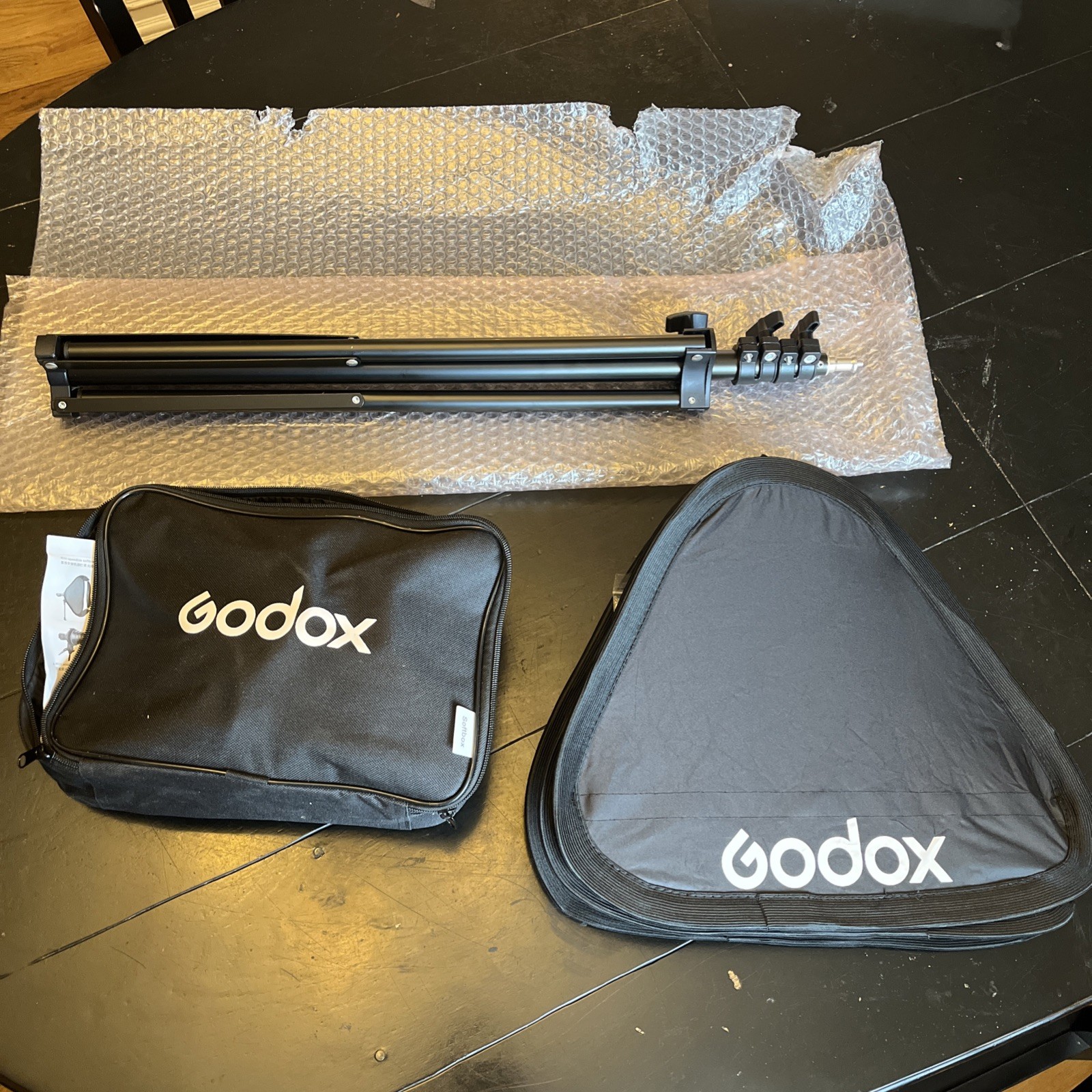 Godox Bowens Mount Softbox (40x40cm) & 2m Light Stand Kit plus extras