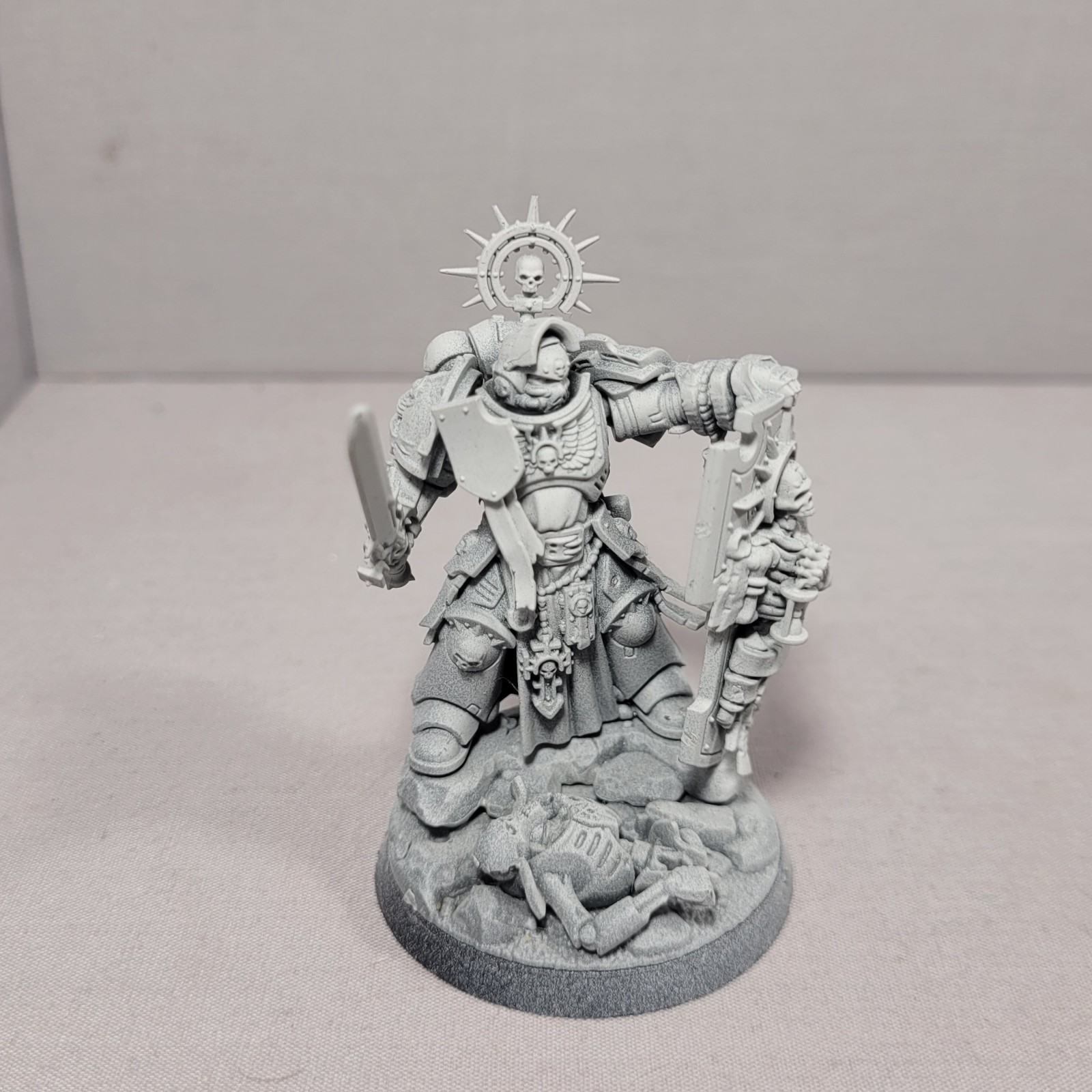 Captain with Relic Shield Space Marines Warhammer 40k Games Workshop