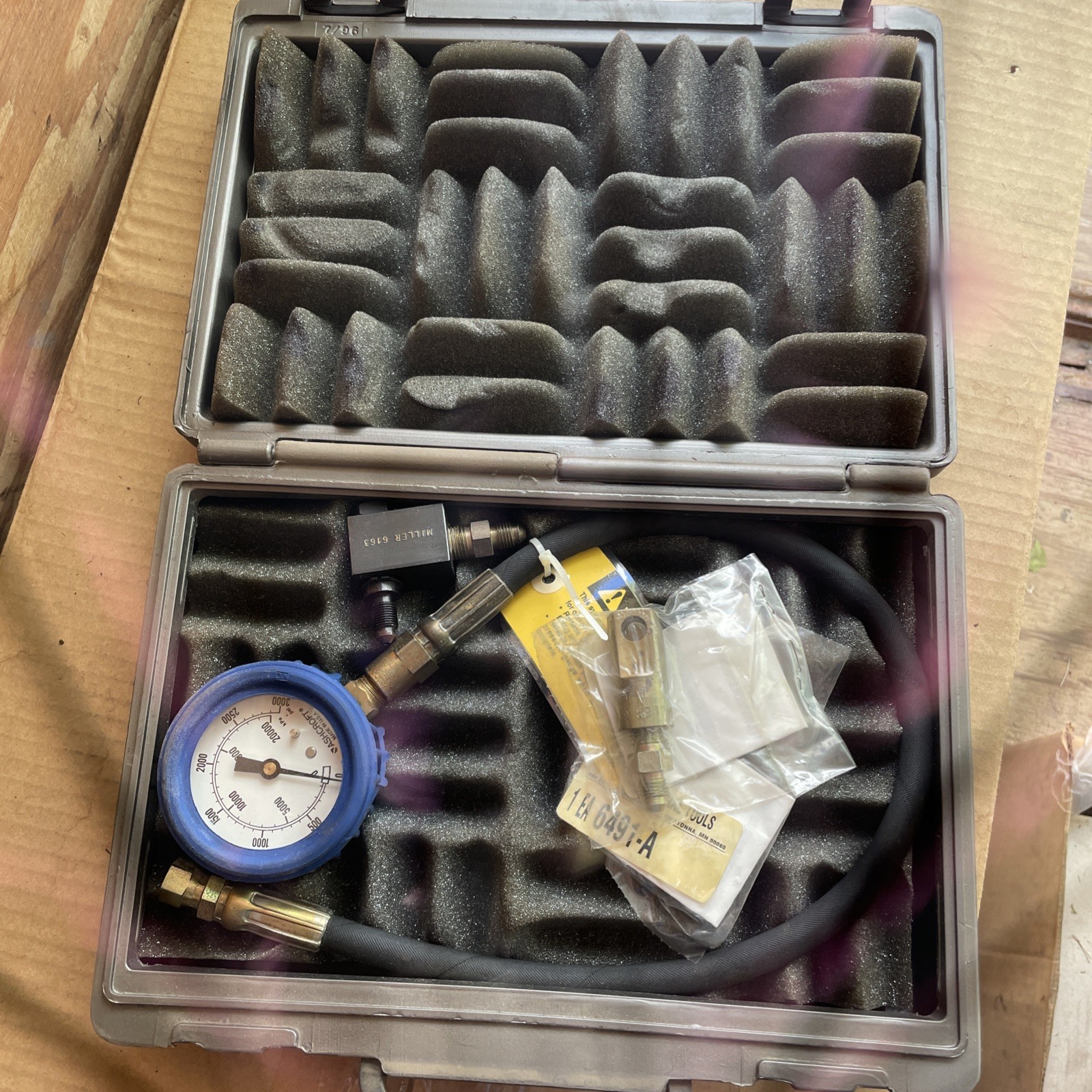 MILLER SPECIAL TOOLS  6163 Anti-lock Pressure Test Gauge Kit