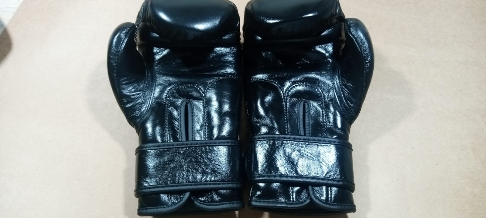 CUSTOMISED BOXING GLOVES/MMA GLOVES