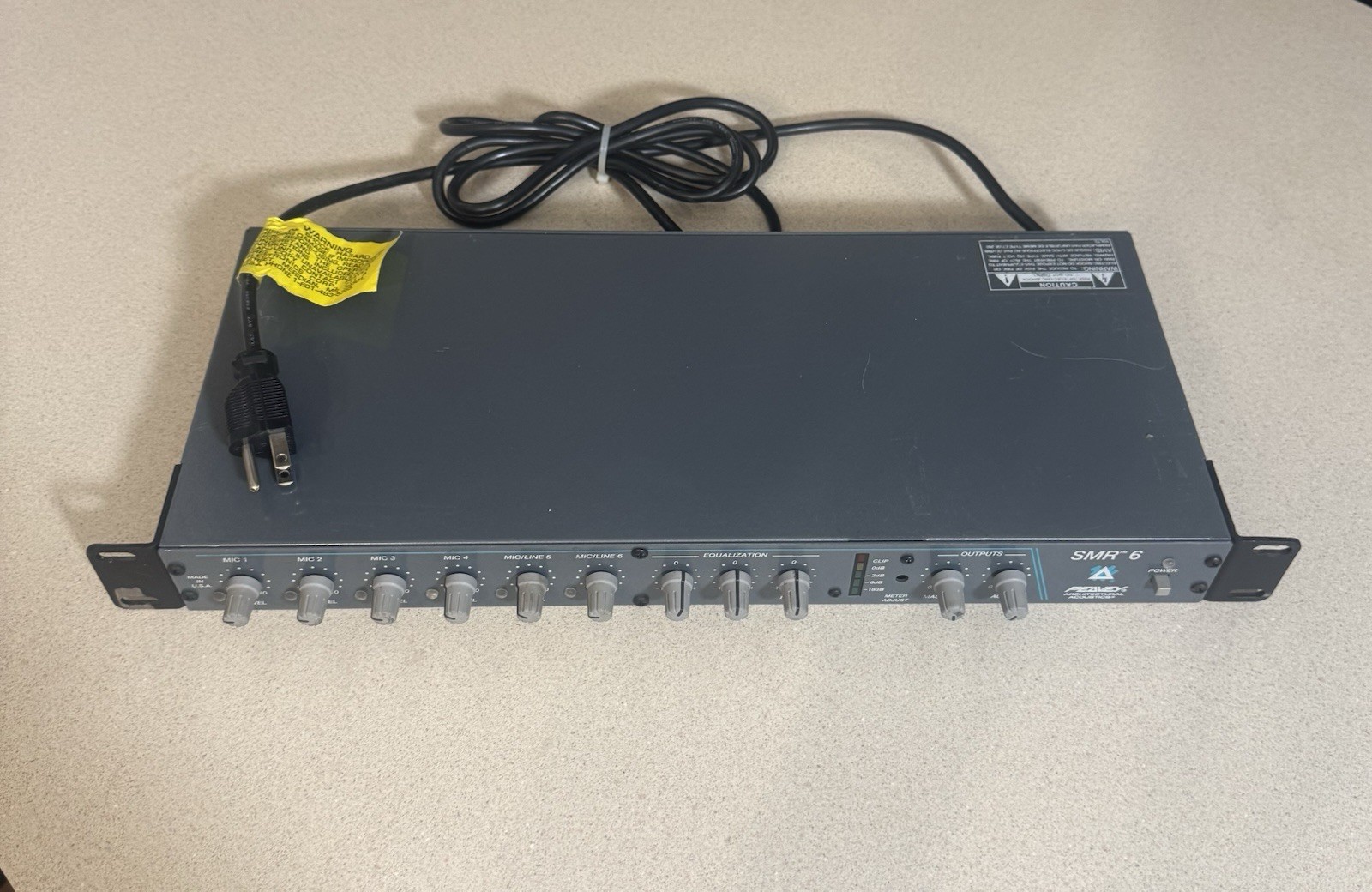 Peavey SMR 6 Compact 6 Channel Phantom Power Microphone Mixer