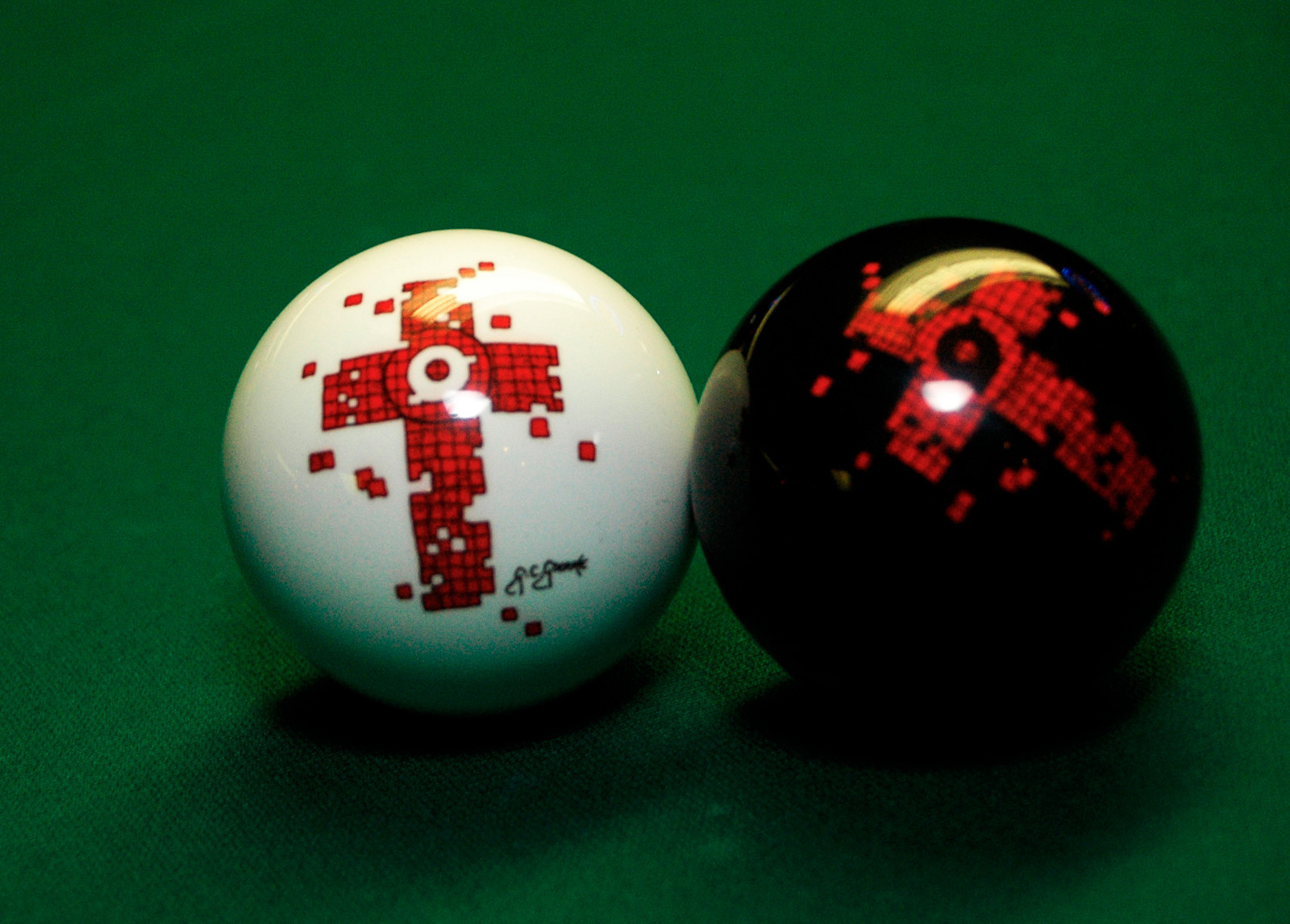 Vigma Billiard Ball Set CUEMATE Game Play Chess on a Pool Table with Rulesbook