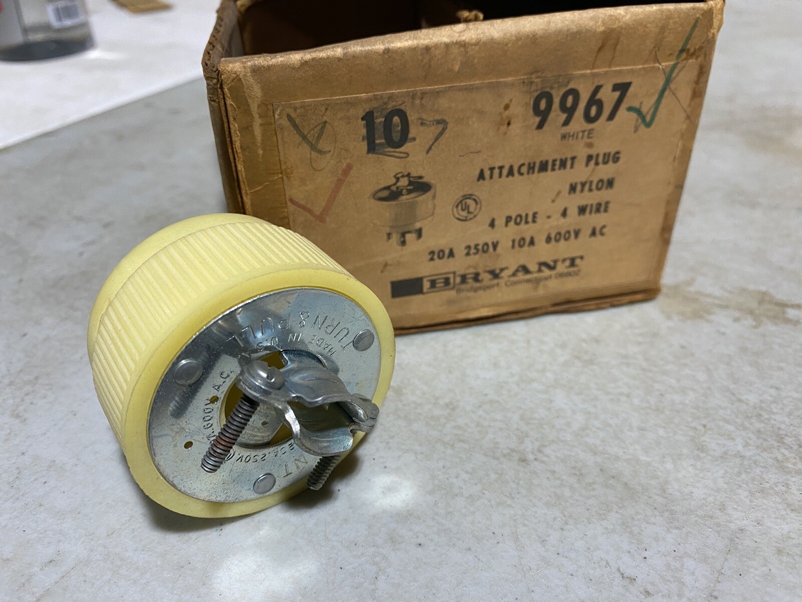 3x Vintage Bryant 9967 Locking Attachement Plugs Nylon 10/20A 250/600V, NOS