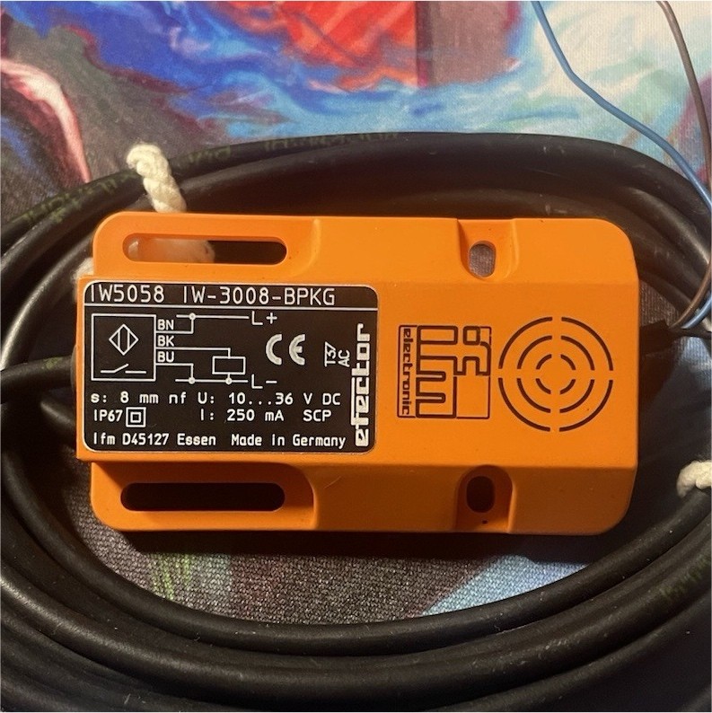 IFM Efector IW5058 IW-3008-BPKG Inductive Proximity Sensor *NEVER USED*