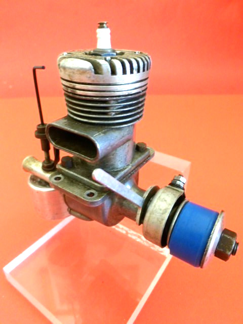 VINTAGE ORIGINAL DELONG 30 1940'S IGNITION AERO ENGINE  COMPLETE  W/TANK NICE