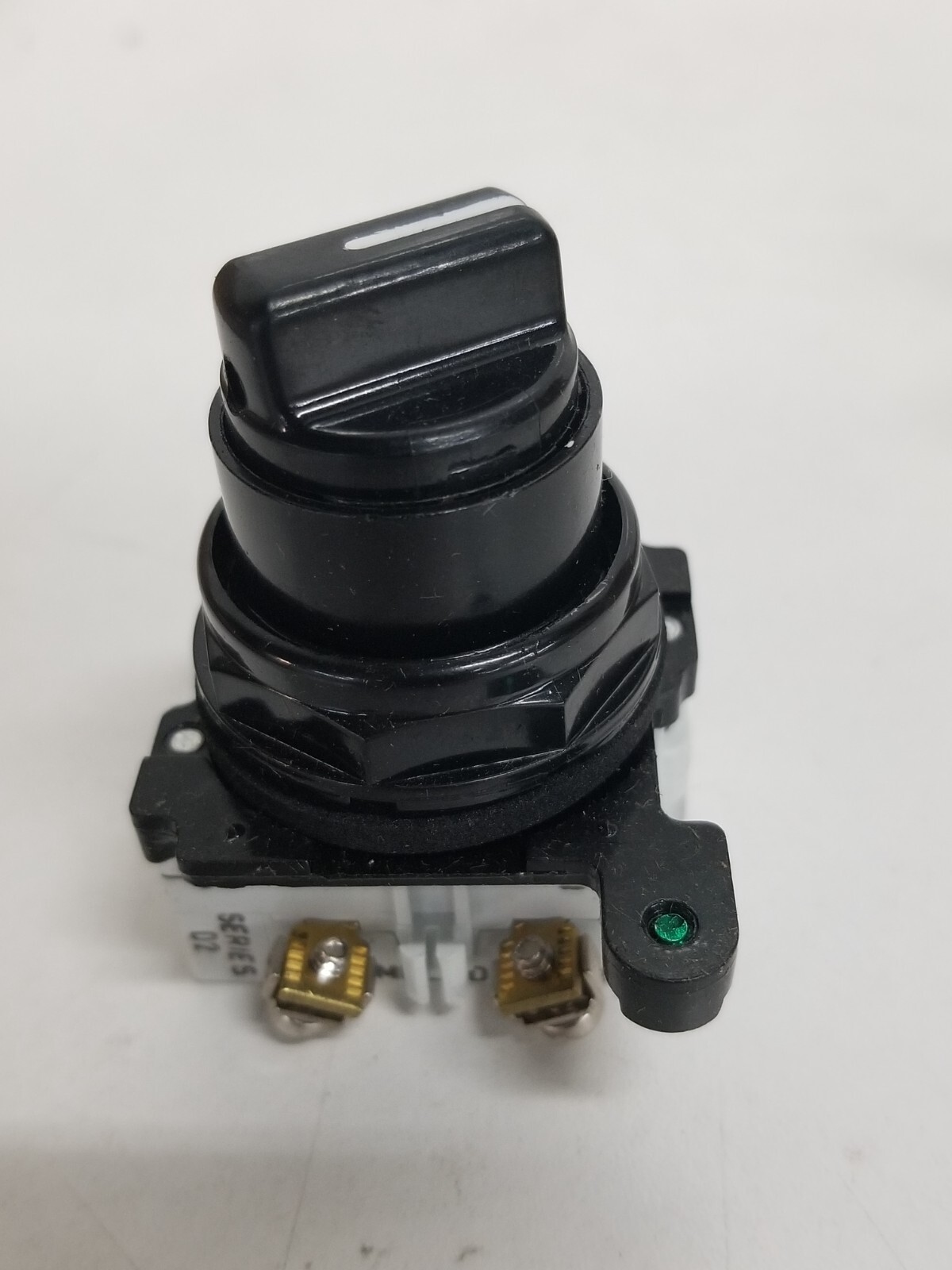 Eaton E34VFBK1-X1 Selector Switch 1NO 1NC 2 Position