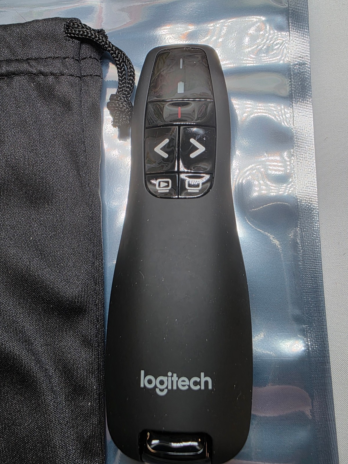 Logitech R400 Laser Presentation Remote - Black - New - Open Box - Never Used