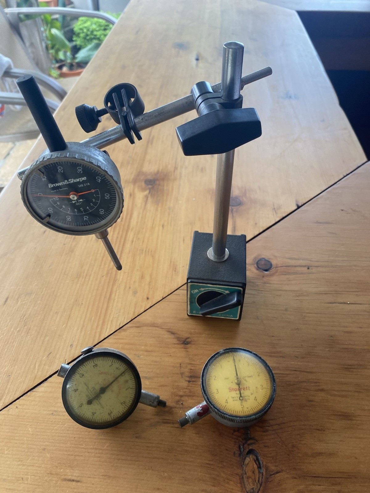 Dial indicator gauges