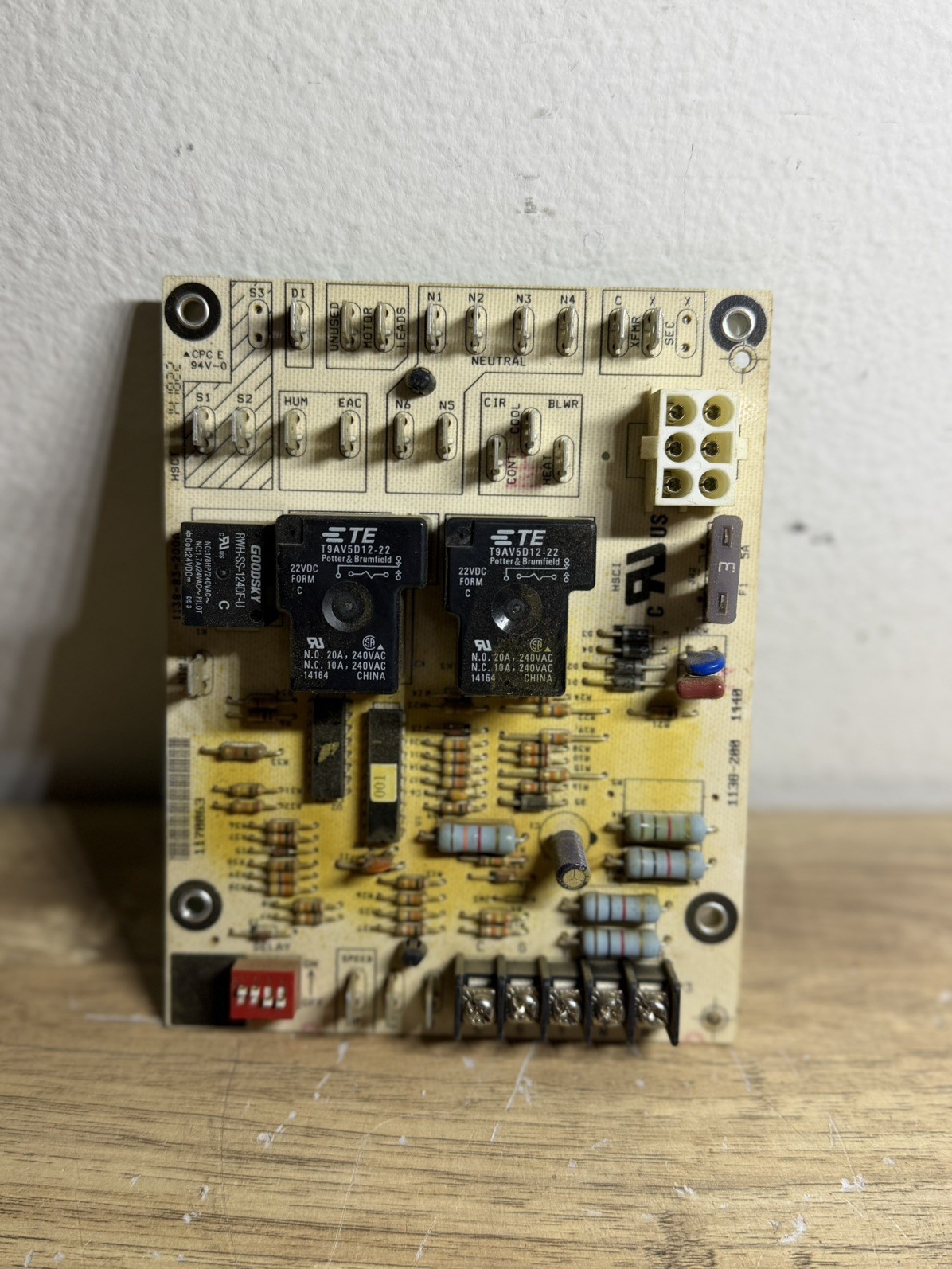 Honeywell 1138-83-200A Carrier Bryant 1138-200 Furnac Control Board 1170063 USED