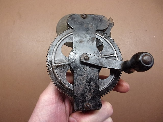 Antique QUICK EDGE Table Mount Hand Crank Knife Sharpener Tool Turns Good READY!