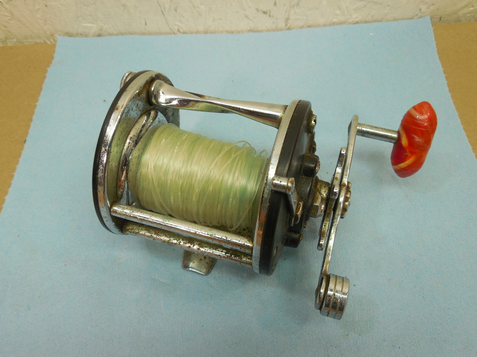 Penn Leveline 350 Fishing Reel red