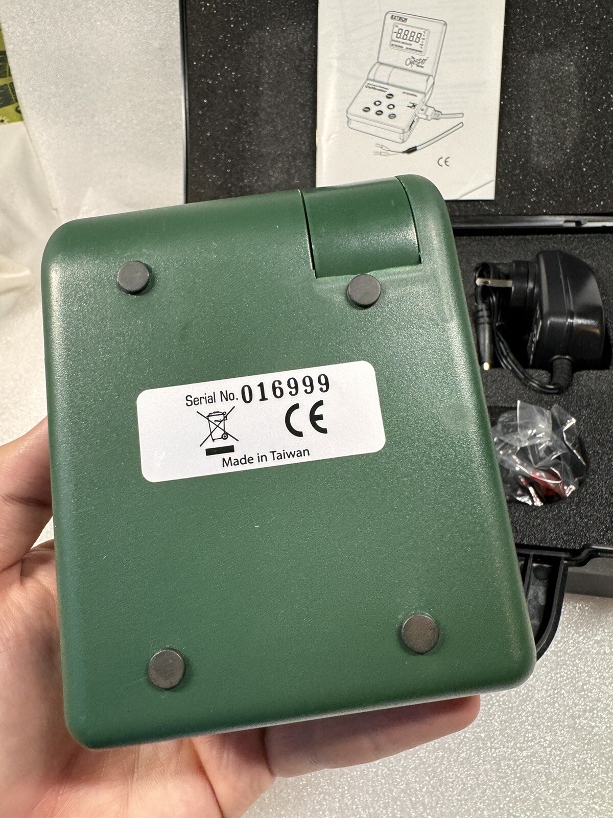 Extech OYSTER 412355A Current & Voltage Calibrator Meter & Test Lead Probe