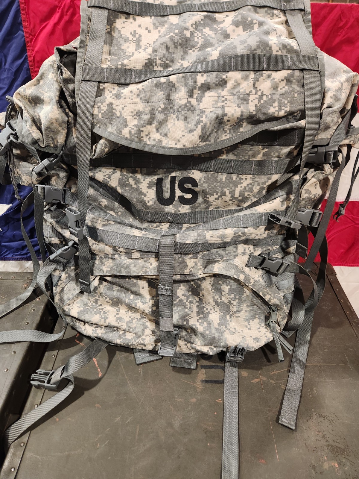 [EXCELLENT] USGI MOLLE II Large Rucksack UCP / ACU - Complete with Frame
