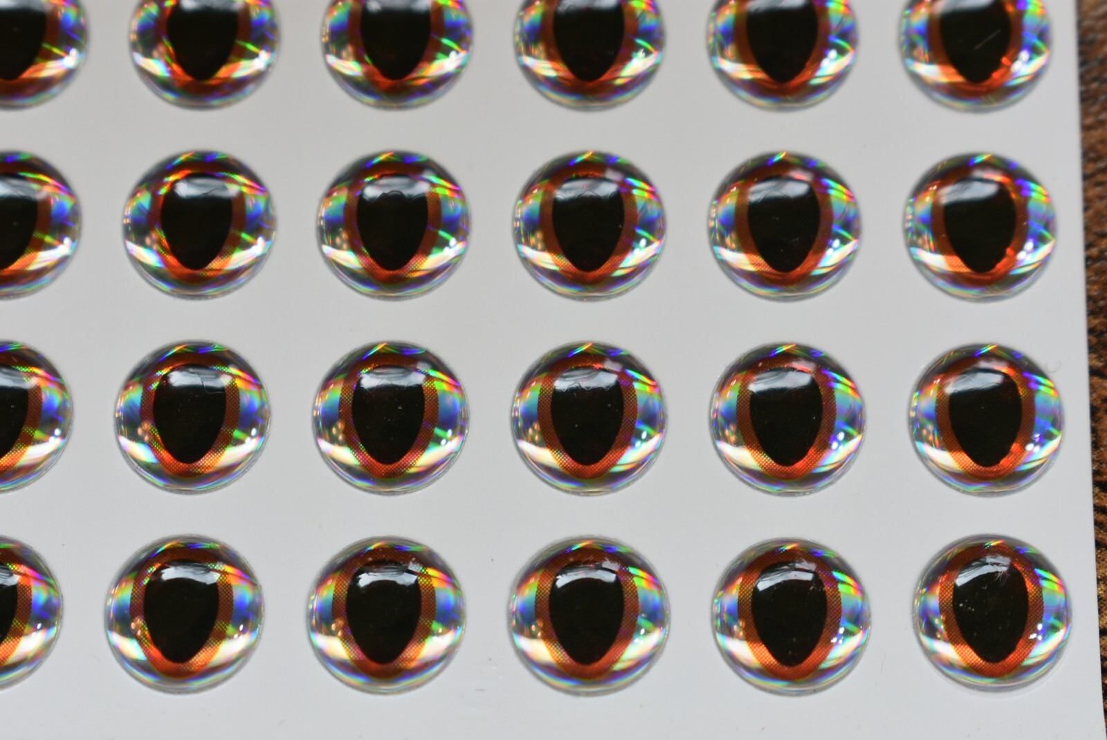 24, 5/32" 4mm 3D SILVER CIRCLE BLACK TEARDROP PUPIL - COPPER RED OUTLINE Eyes